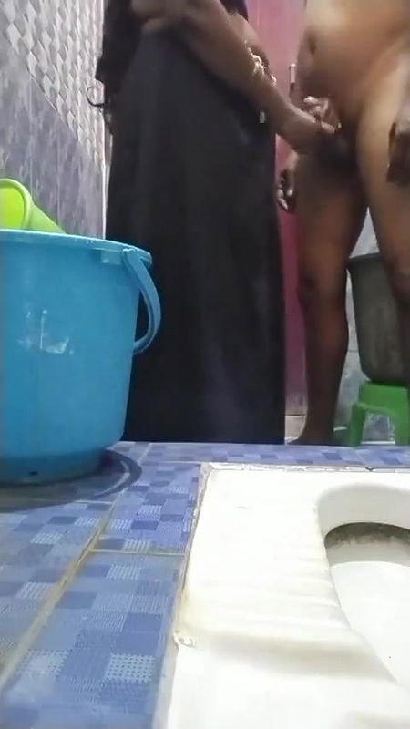 tamil wife blowjob in bathroom