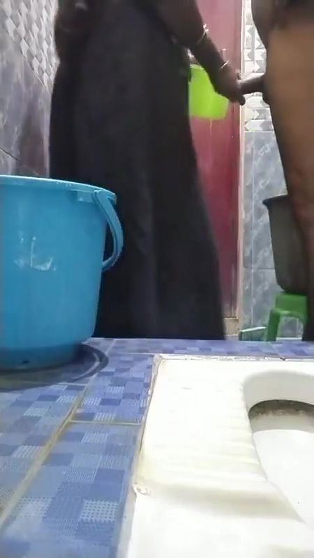 tamil wife blowjob in bathroom