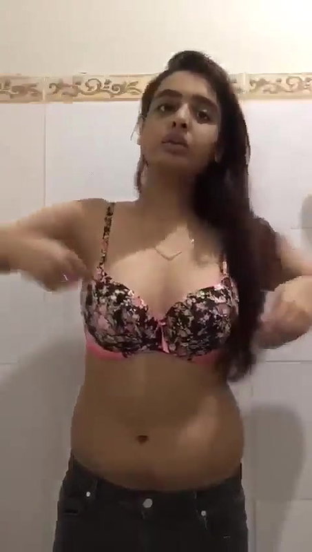 Pakistani girl trying new bra