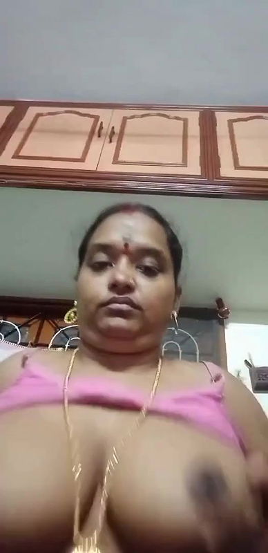 Big Boobs Tamil Wife Showing For Lover
