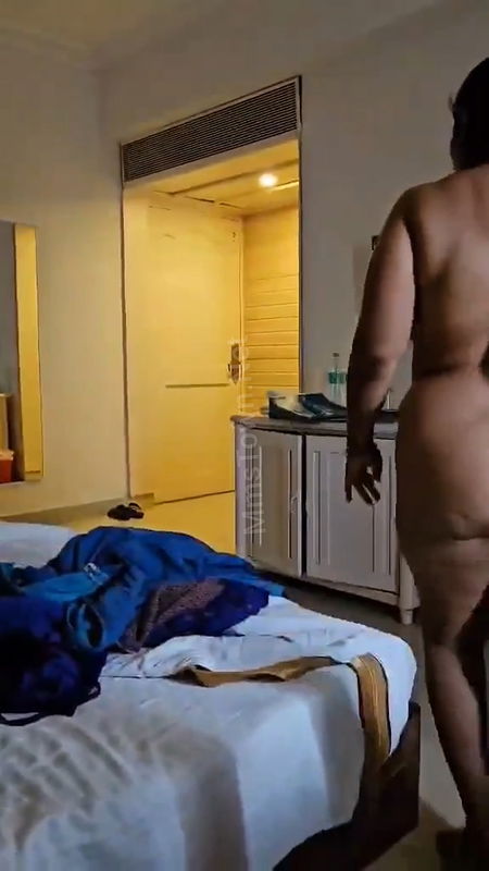 Famous Tamil Aunty Nude Captured Talking