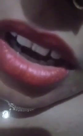 Mature Bhabhi striptease show video