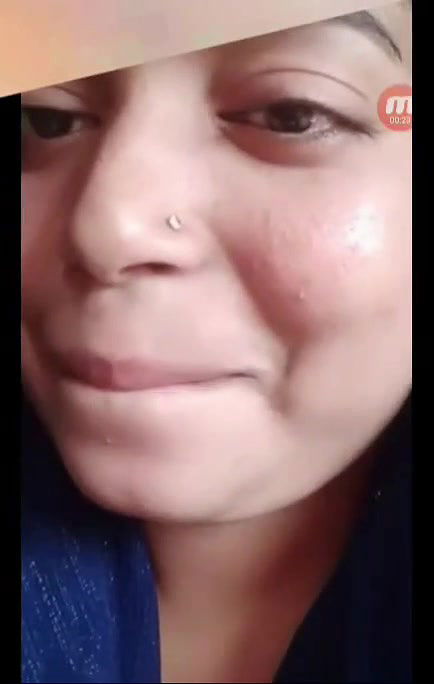 hot wife fingering show showing face