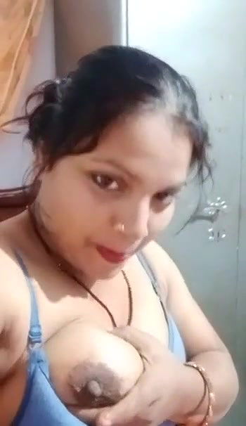 Sexy horny Bhabhi nude selfie video
