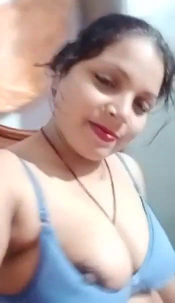 Sexy horny Bhabhi nude selfie video
