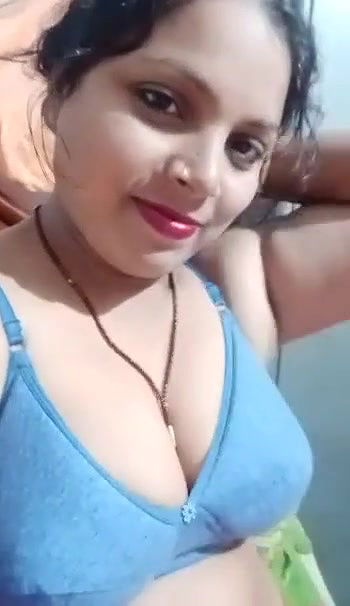Sexy horny Bhabhi nude selfie video