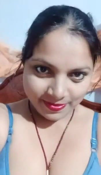 Sexy horny Bhabhi nude selfie video