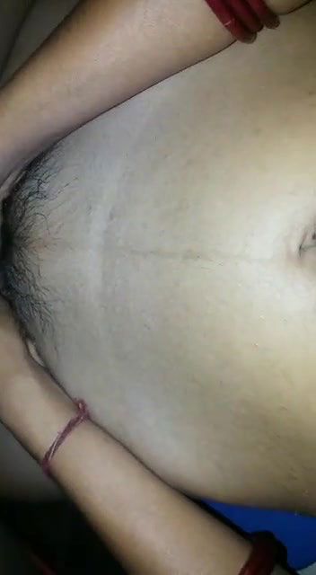 Give cum tribute to this cute Dehati sexy Bhabhi