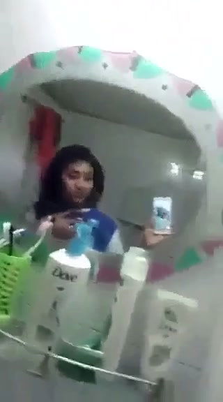 Desi selfie girl shows her Nude