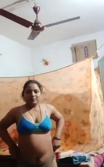 Desi horny Bhabhi show her Nude