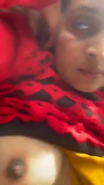Pakistani Bhabhi exposed in car