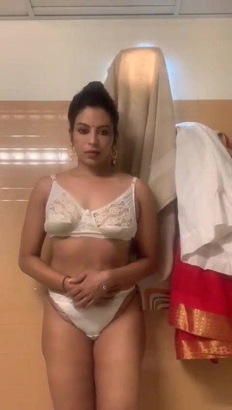 Bhabhi Stripping 1