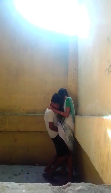 sex in abandoned house
