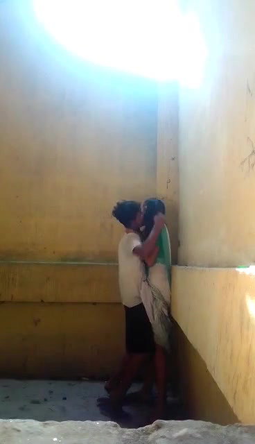 sex in abandoned house