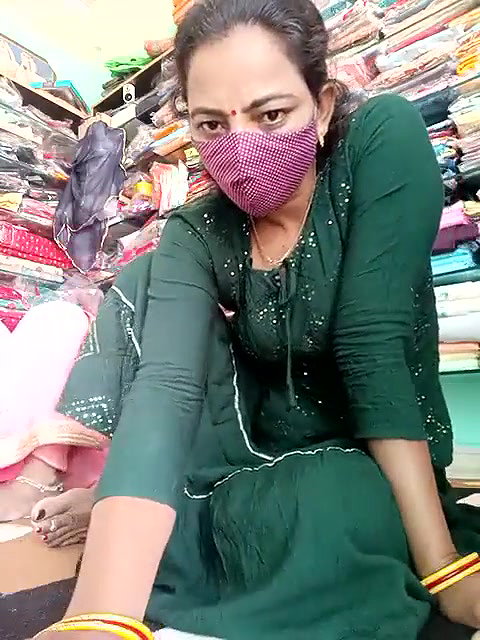 dukan pe bhabhi chut ragdi