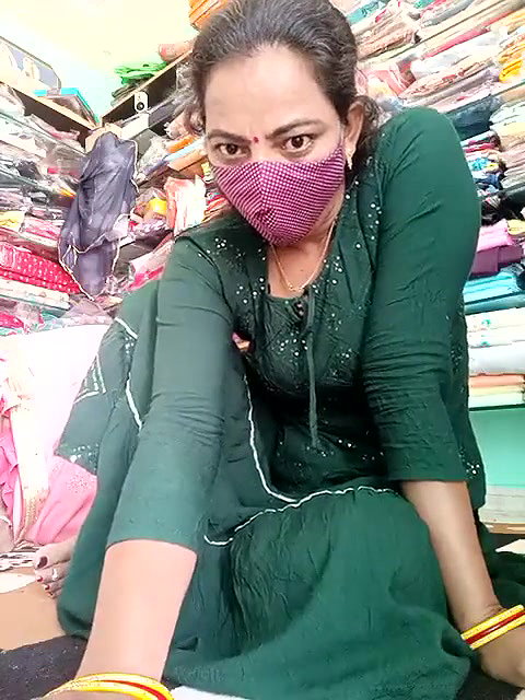 dukan pe bhabhi chut ragdi