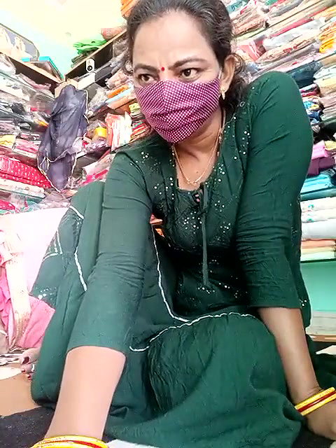 dukan pe bhabhi chut ragdi