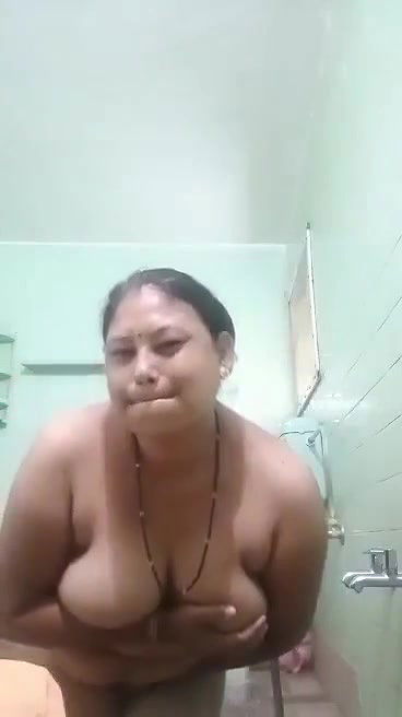 aunty badi badi chuche or chut dikhayi