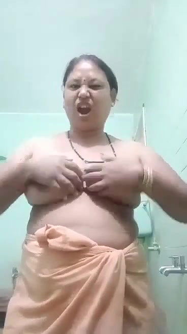aunty badi badi chuche or chut dikhayi