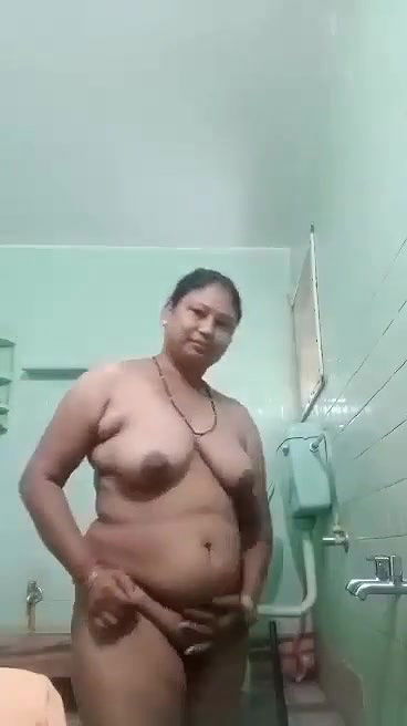 aunty badi badi chuche or chut dikhayi