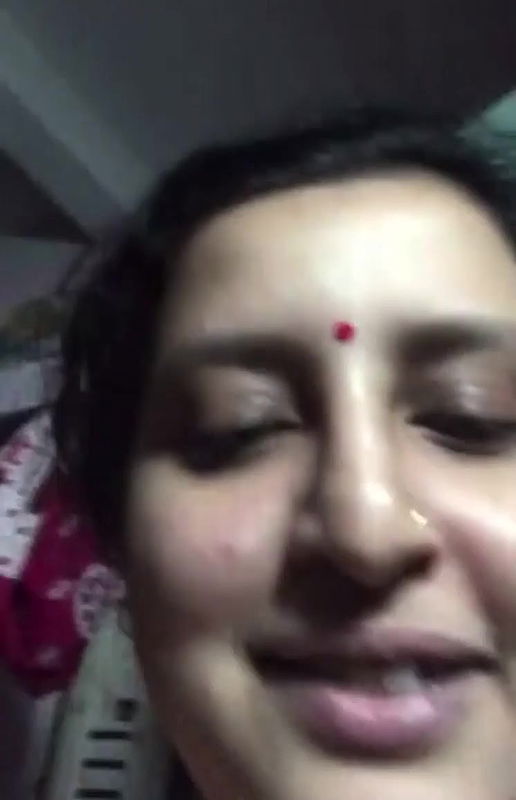 shy bahbhi showing nudes