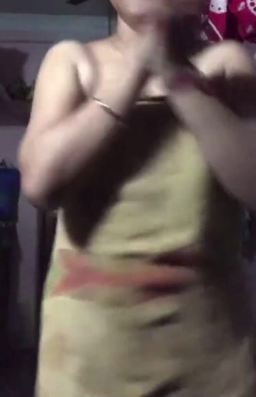 shy bahbhi showing nudes