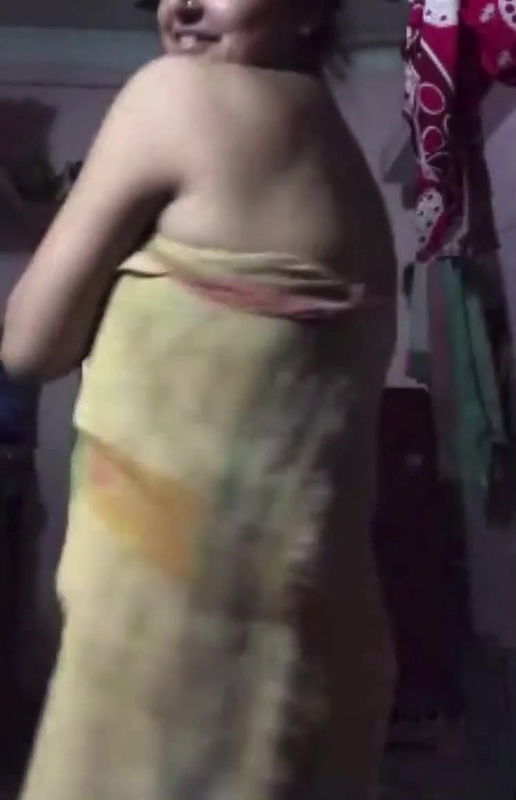 shy bahbhi showing nudes