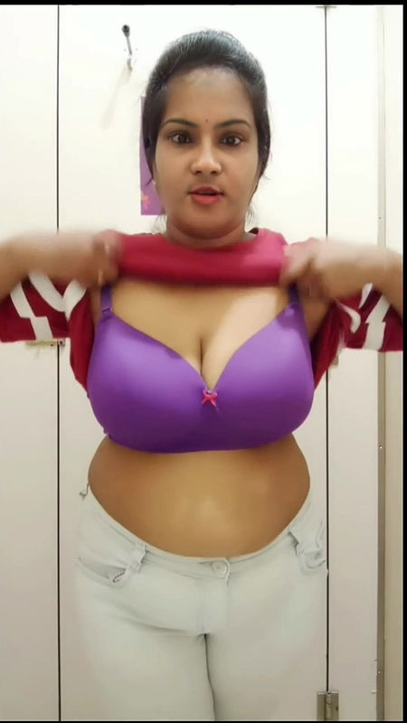 Indian nude lady masturbates in a shopping mall