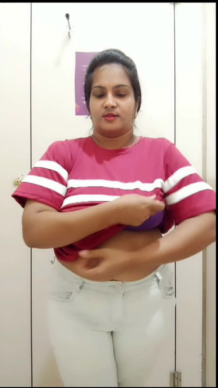 Indian nude lady masturbates in a shopping mall