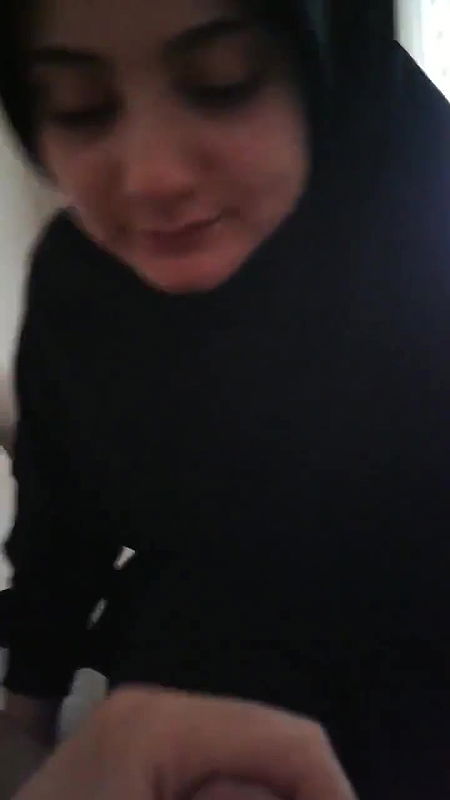 Kashmiri Ladki ne chusa lund