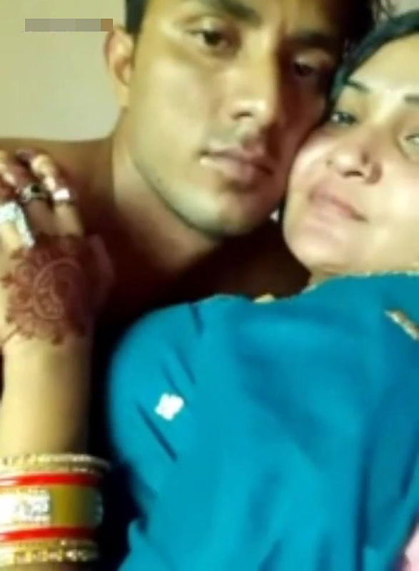 Pakistani muslim bhabhi big boobs in shalwar kameez sucking dick hot blowjob