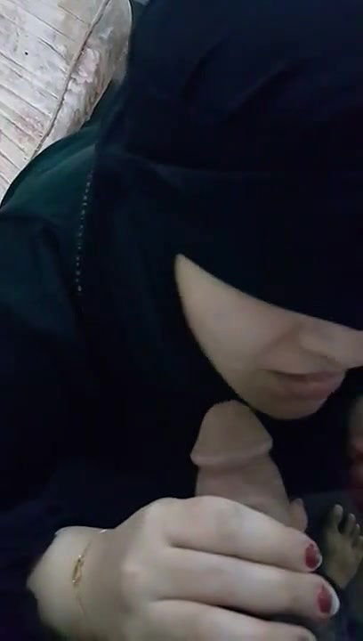 Hidden Cam Sex Pakistani Housewife Giving Blowjob   Indian Porn