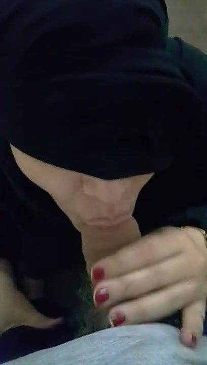 Hidden Cam Sex Pakistani Housewife Giving Blowjob   Indian Porn