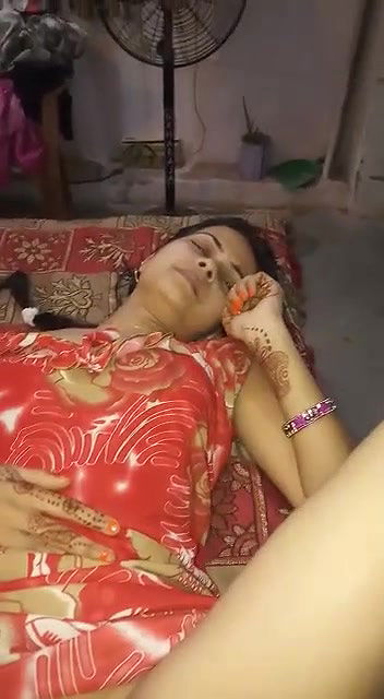Indian Bhabhi pussy fingering