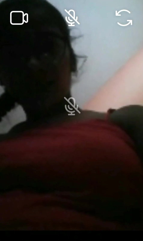 ladki ne video call mein chuche dikhayi