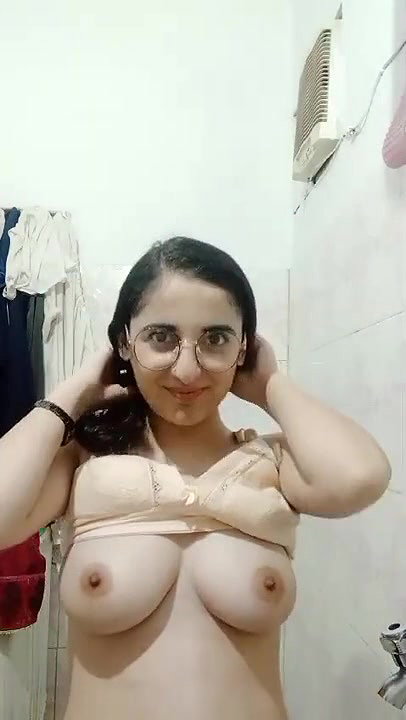 desi chubby girl boob show