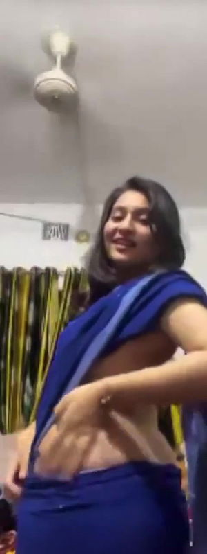 hot chubby girl nude strip after opening saree