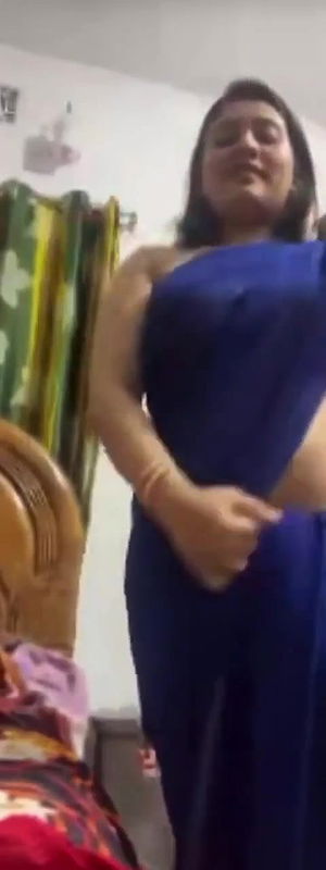hot chubby girl nude strip after opening saree