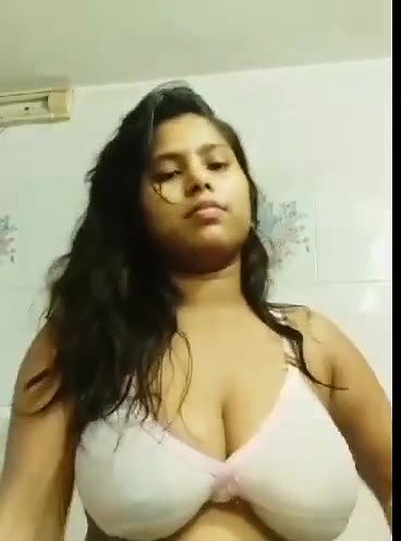 badi chuche wali ladki nangi hui