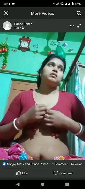 sarre bhabhi pressing own boobs