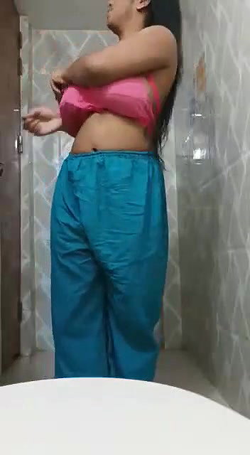 nude show by desi dusky girl in bathroom