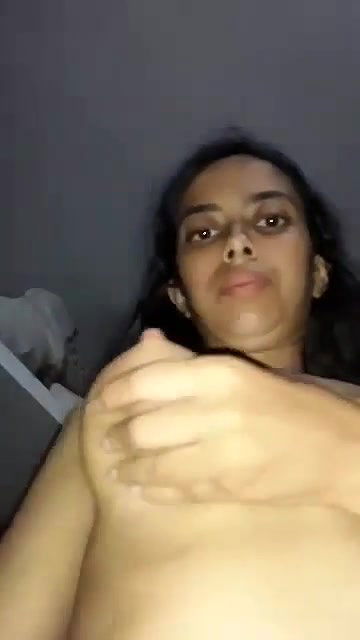 sharp boob show by desi teen girl