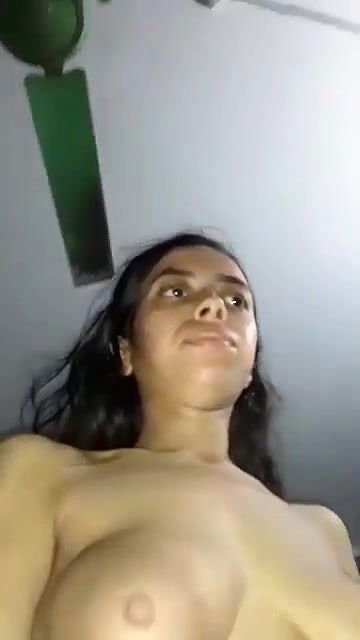 sharp boob show by desi teen girl