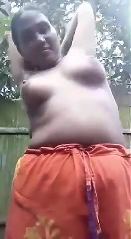 sharp boob show by bhabhi