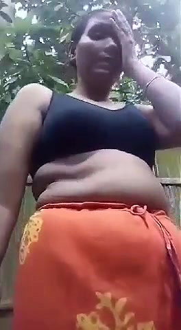 sharp boob show by bhabhi