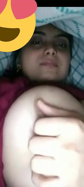 video call pe ladki ne chuche dikhay