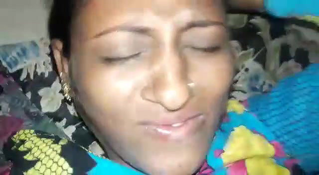 naukrani ke chut ke andar gira diya