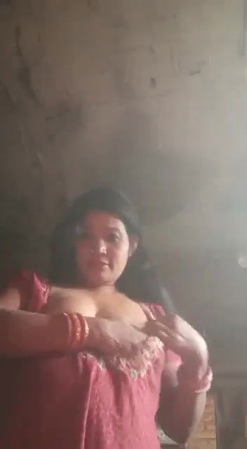 kapde utar ke nangi video banyi