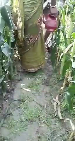 bhutte ke khet mein bhabhi ke sath chudai