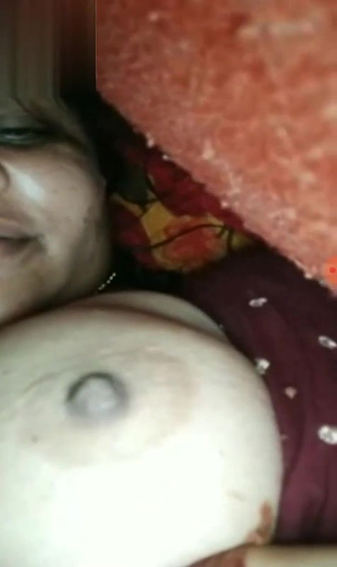 bhabhi ne apni chut dikhayi video call per